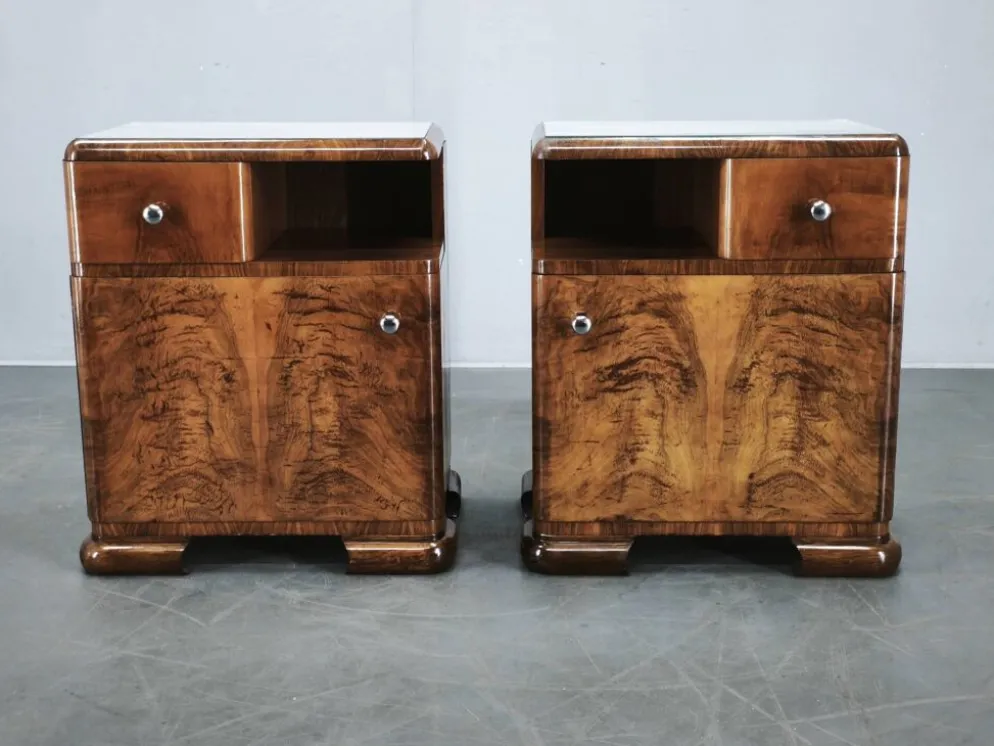 Paire de tables de nuit en noyer Art Déco, Tchécoslovaquie, années 1930