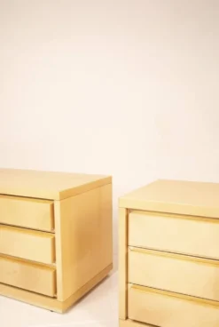 Paire de tables de nuit vintage en parchemin par Aldo Tura, années 1960.