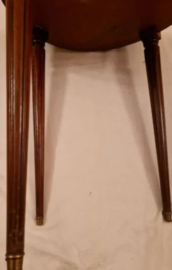Paire de tables gigognes anciennes marbre et laiton – style Louis XVI