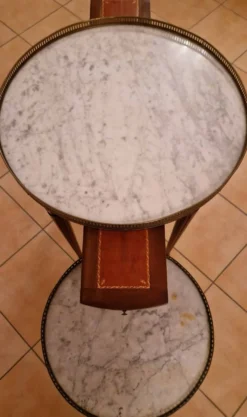 Paire de tables gigognes anciennes marbre et laiton – style Louis XVI