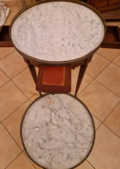 Paire de tables gigognes anciennes marbre et laiton – style Louis XVI