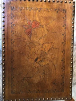 Paire de tables gigognes cloutées et 1930