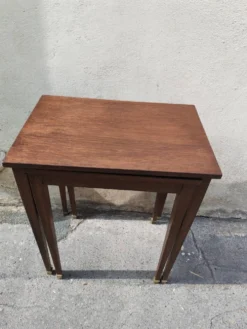 Paire de tables gigognes en bois