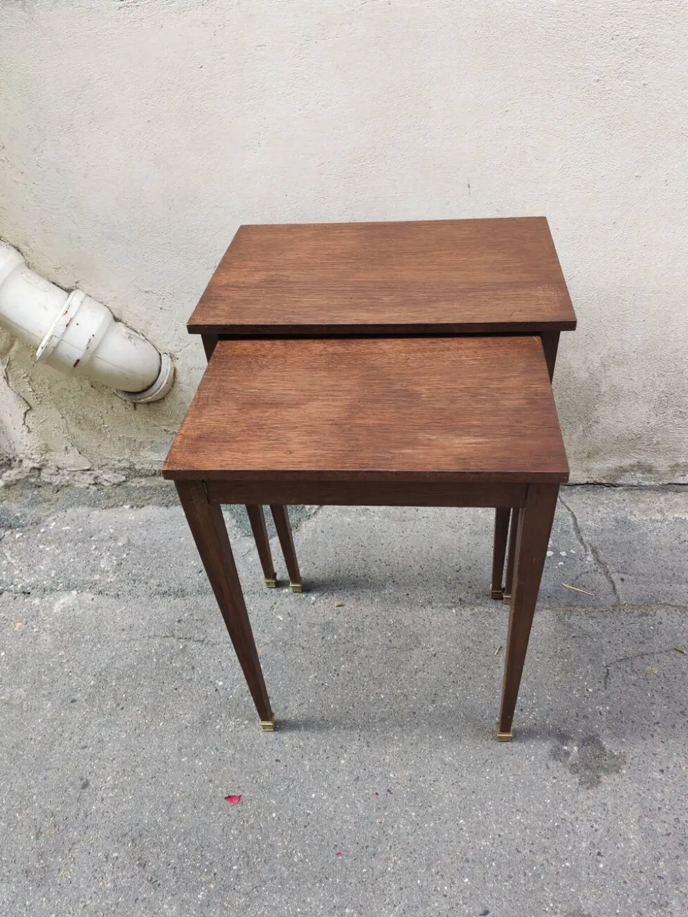 Paire de tables gigognes en bois