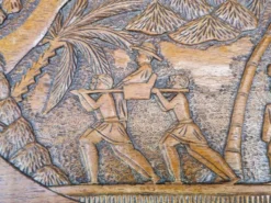 Paire de tables gigognes malgaches en bois sculpté, signées, m.o.f, 1955