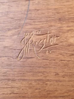 Paire de tables gigognes malgaches en bois sculpté, signées, m.o.f, 1955