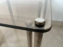 Paire de 2 tables gigognes massives en chrome et verre fumé / vers les années 1980.