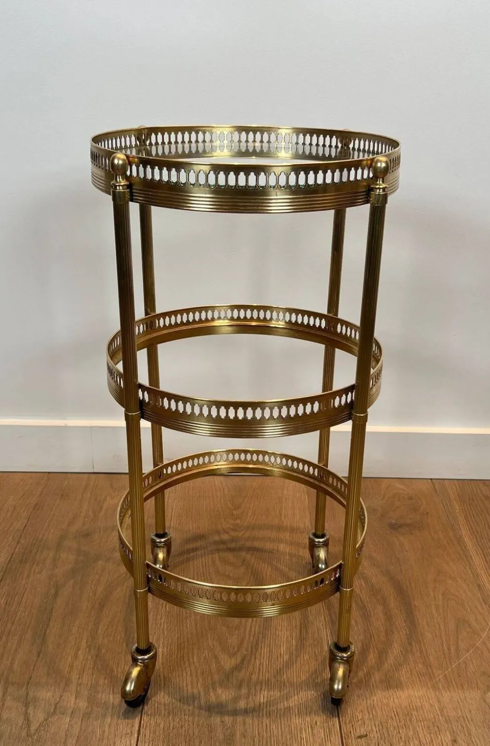 Paire de tables roulantes Art déco rondes à plateaux amovibles, Maison Jansen