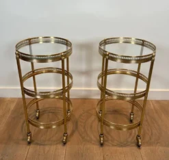 Paire de tables roulantes Art déco rondes à plateaux amovibles, Maison Jansen