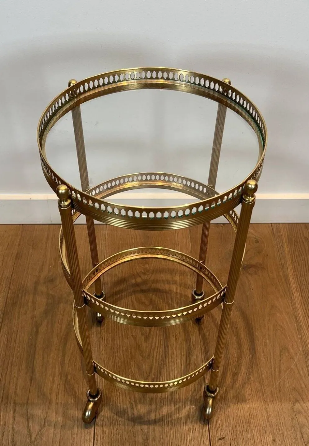 Paire de tables roulantes Art déco rondes à plateaux amovibles, Maison Jansen