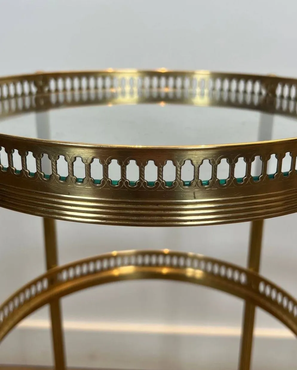 Paire de tables roulantes Art déco rondes à plateaux amovibles, Maison Jansen