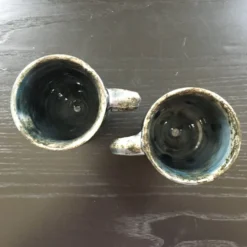 Paire de tasses bleu nuit
