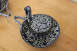 Paire de tasses trembleuses couvertes en céramique vintage
