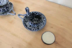 Paire de tasses trembleuses couvertes en céramique vintage