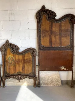 Paire de têtes de lit Art Nouveau en fonte, Italie vers 1900