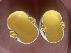 Paire de vide-poches Kéramos Sèvres en céramique jaune à fleurs – années 50 – superbe et décoratif
