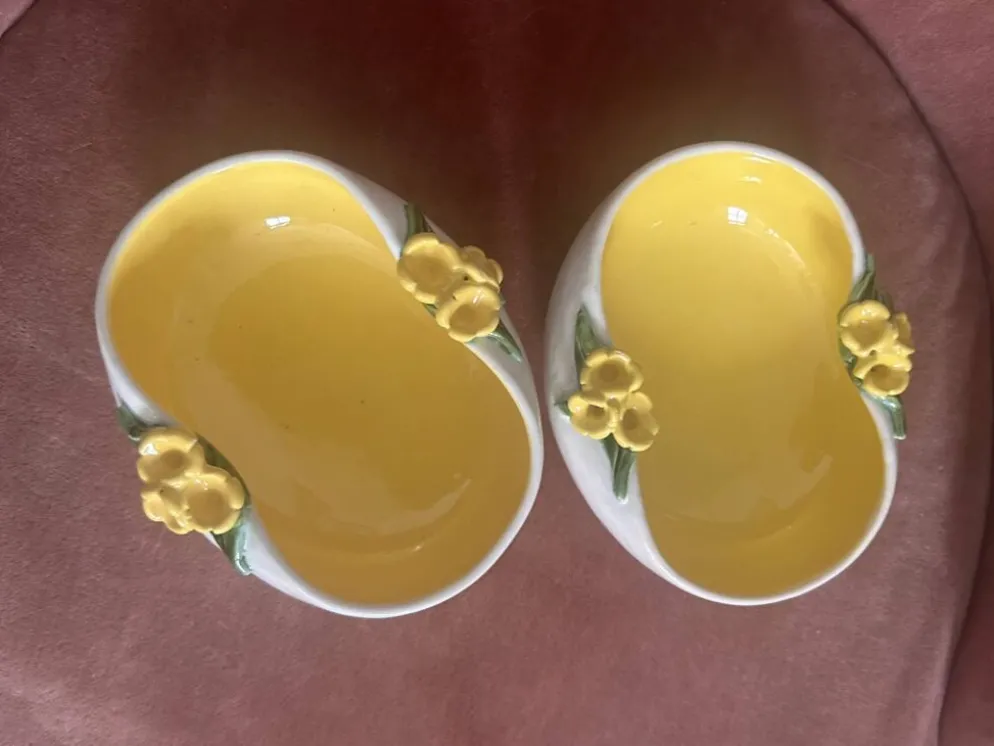 Paire de vide-poches Kéramos Sèvres en céramique jaune à fleurs – années 50 – superbe et décoratif