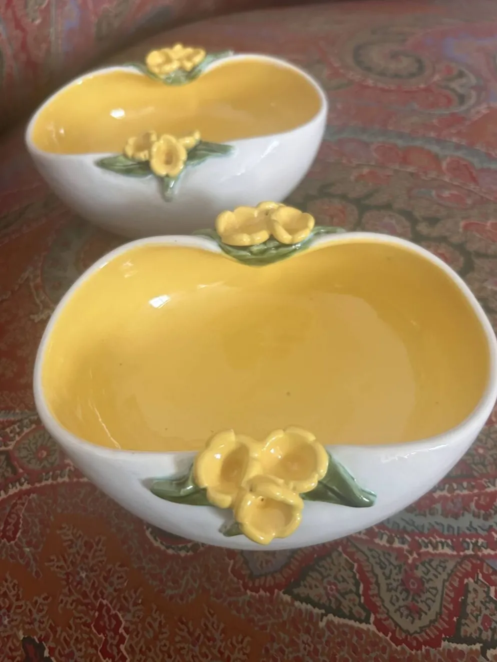 Paire de vide-poches Kéramos Sèvres en céramique jaune à fleurs – années 50 – superbe et décoratif