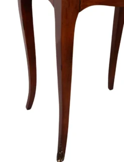 Paire élégante de tables de nuit antiques, en palissandre et noyer, France, années 1950.