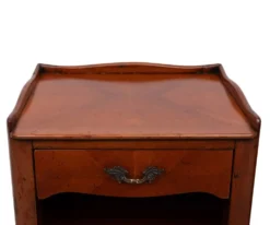 Paire élégante de tables de nuit antiques, en palissandre et noyer, France, années 1950.