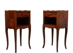 Paire élégante de tables de nuit antiques, en palissandre et noyer, France, années 1950.