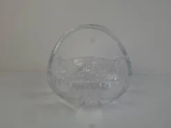 Panier en cristal taillé tchécoslovaque du milieu du XXe siècle