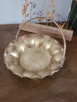 Panier festonné en laiton cuivré