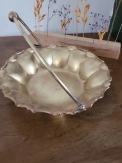 Panier festonné en laiton cuivré