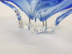 Panier ou bol en verre bleu de Murano, Italie, années 1960.