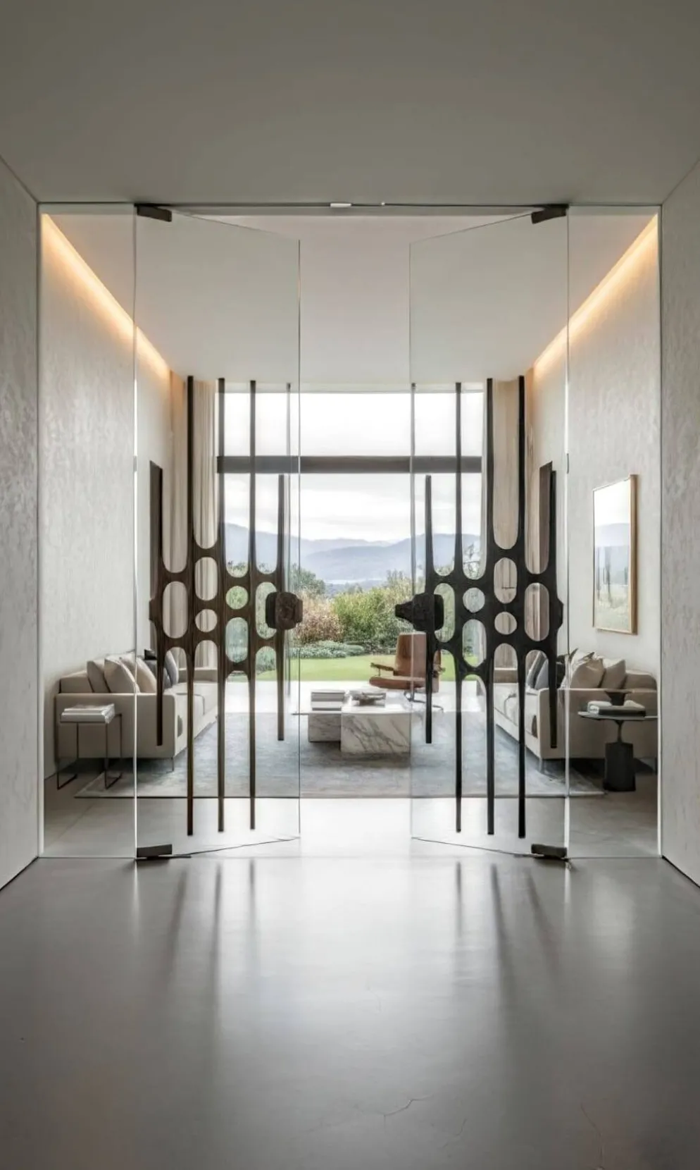 Panneau de porte brutaliste en aluminium moulé, années 1960