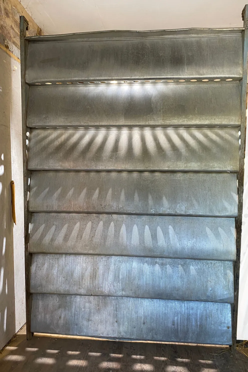 Panneau en aluminium gauffré Jean Prouvé Onde