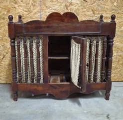 Pannetiére / meuble d’appoint a suspendre / noyer / XVIIIeme