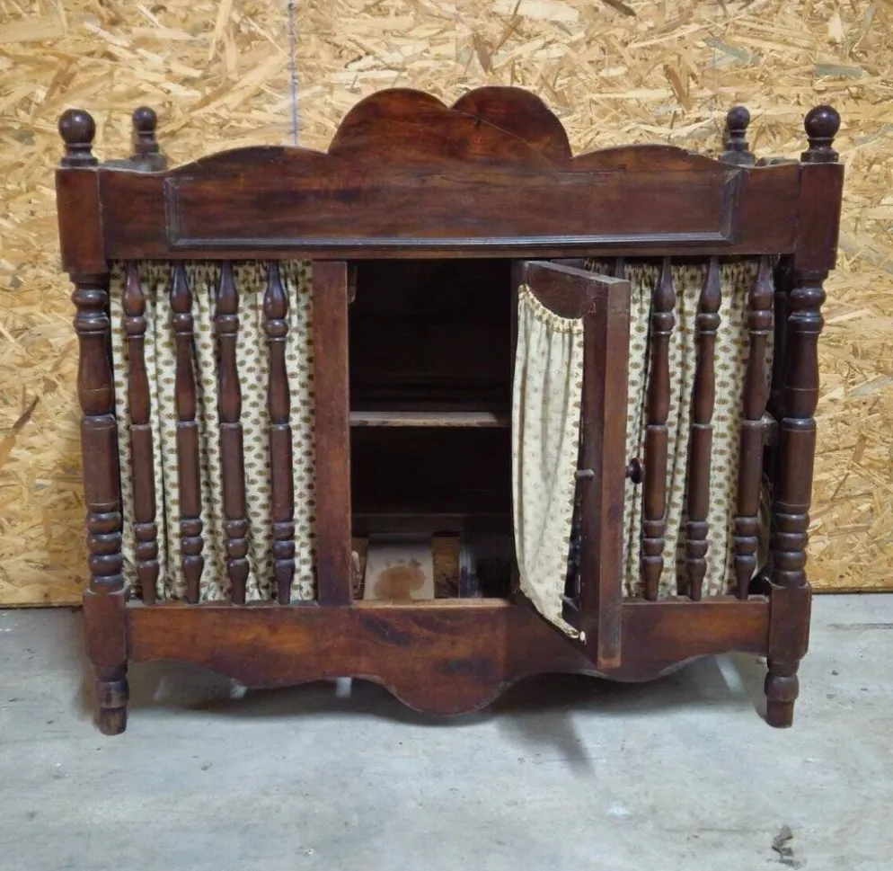 Pannetiére / meuble d’appoint a suspendre / noyer / XVIIIeme