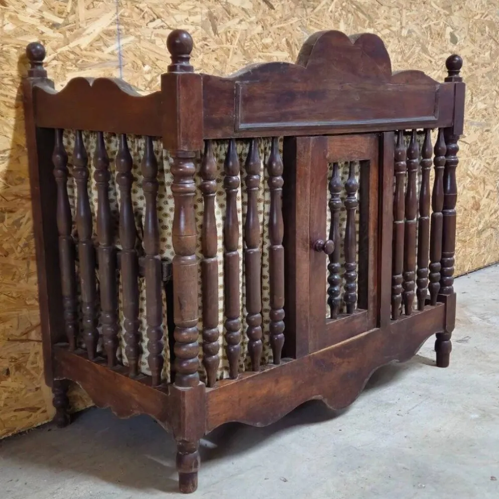 Pannetiére / meuble d’appoint a suspendre / noyer / XVIIIeme