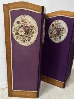 Paravent a quatre a décor d'une tapisserie en ovale XX siècle