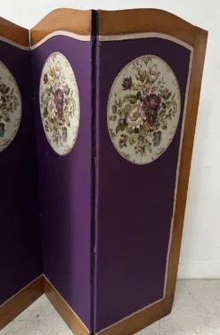 Paravent a quatre a décor d'une tapisserie en ovale XX siècle