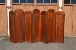 Paravent Art Deco à 7 panneaux sculptés aux insignes de la Légion Etrangère, vers 1940