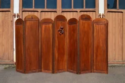 Paravent Art Deco à 7 panneaux sculptés aux insignes de la Légion Etrangère, vers 1940