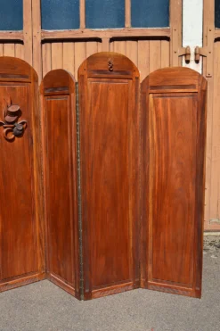 Paravent Art Deco à 7 panneaux sculptés aux insignes de la Légion Etrangère, vers 1940
