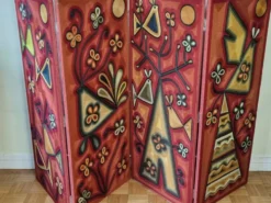 Paravent à décor de fils de laine, art 