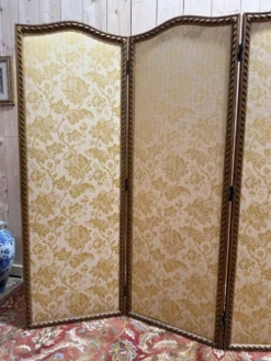 Paravent de style Louis XVI en soierie jaune et stuc doré