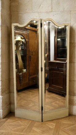 Paravent à deux feuilles en bois laqué crème et miroirs biseautés