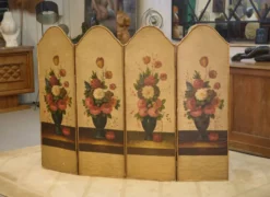 Paravent doré à la feuille peinture à l’huile à décor floral patine craquelée XIXème siècle
