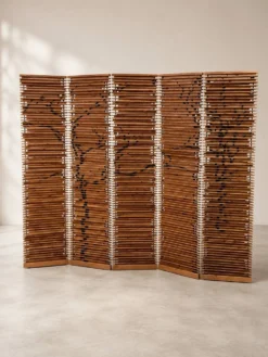 Paravent en bois à lattes, décor végétal noir
