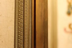 Paravent en bois peint à six panneaux italien du XIXe siècle dans un cadre en bronze doré.