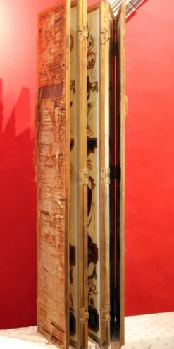 Paravent en bois peint à six panneaux italien du XIXe siècle dans un cadre en bronze doré.