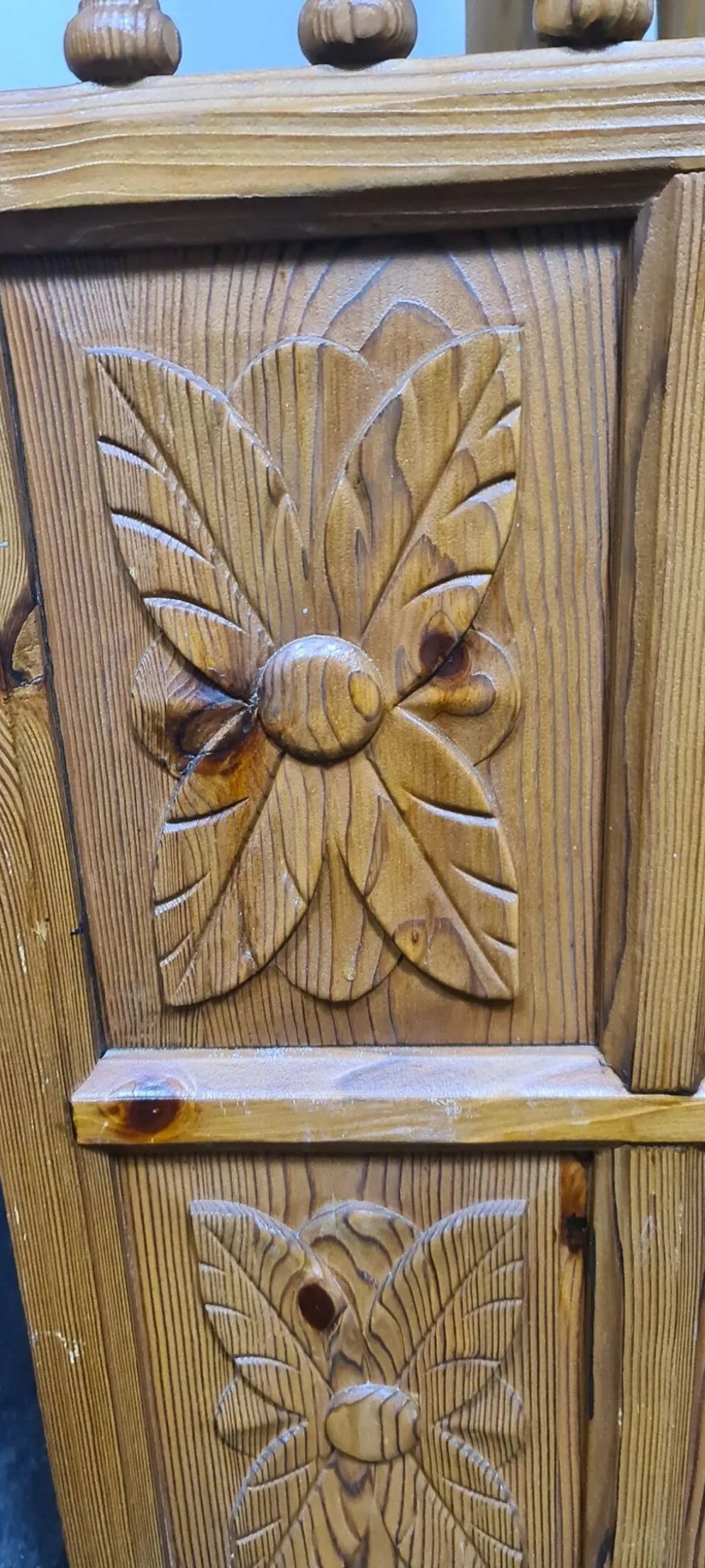 Paravent en bois sculpté vintage