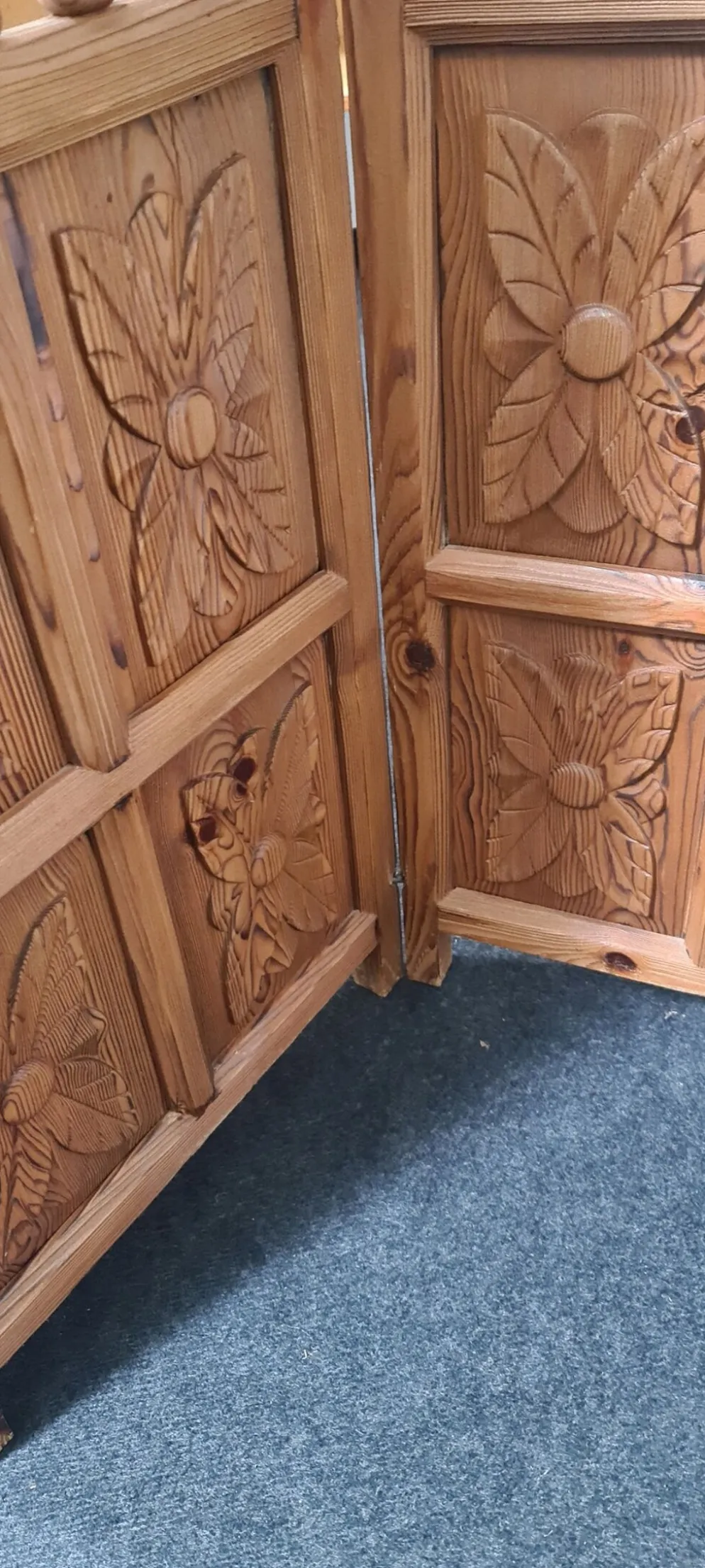 Paravent en bois sculpté vintage