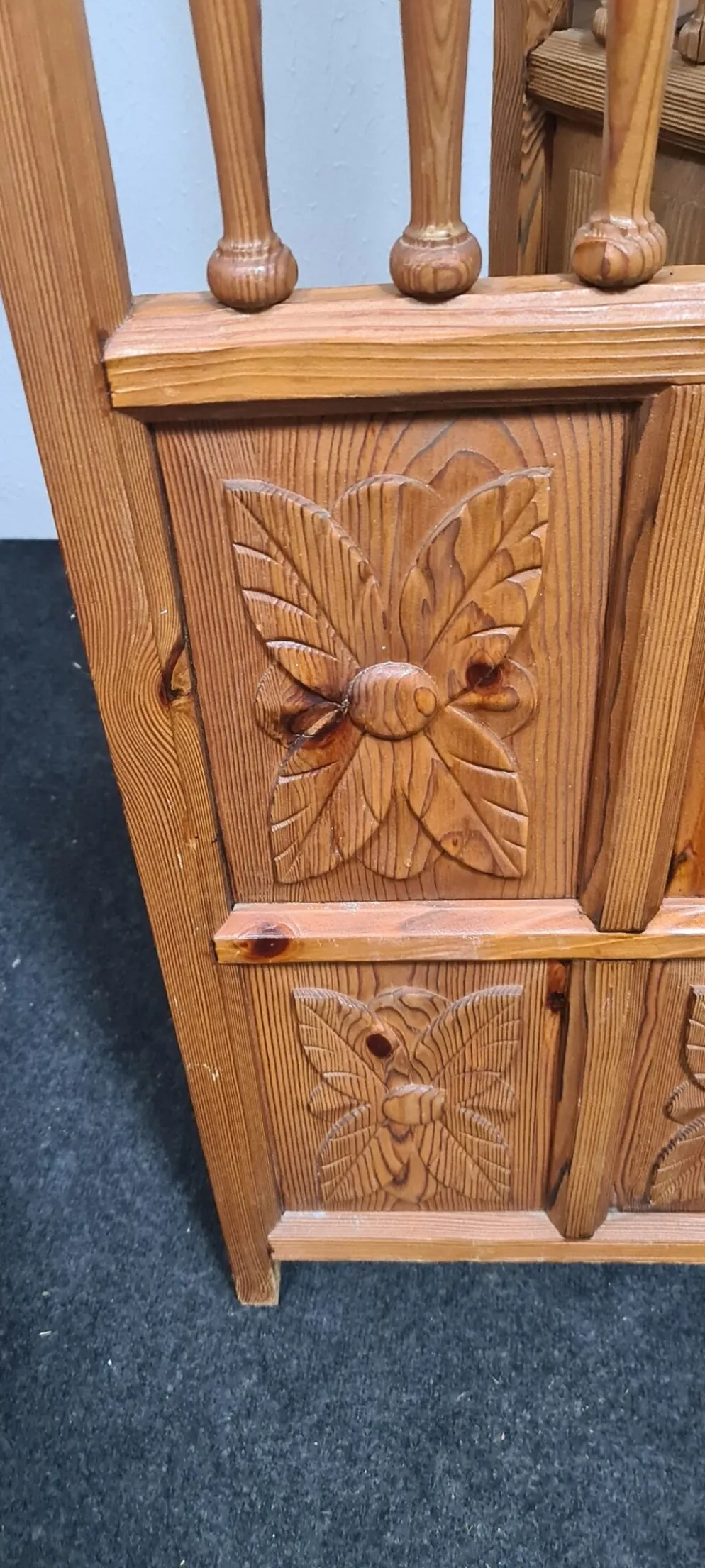 Paravent en bois sculpté vintage