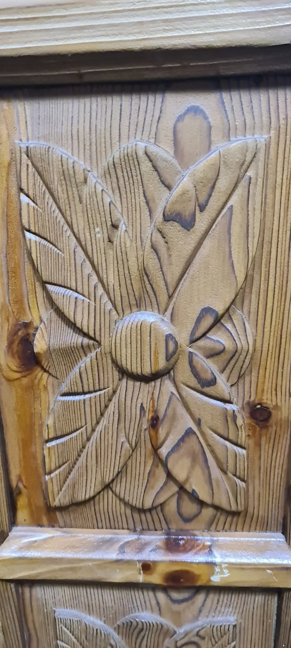 Paravent en bois sculpté vintage